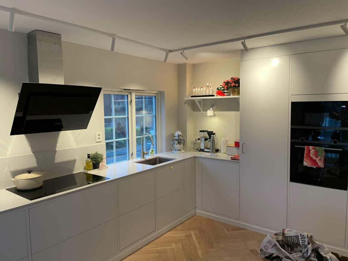 Fiskebensparkett på kjøkkenet